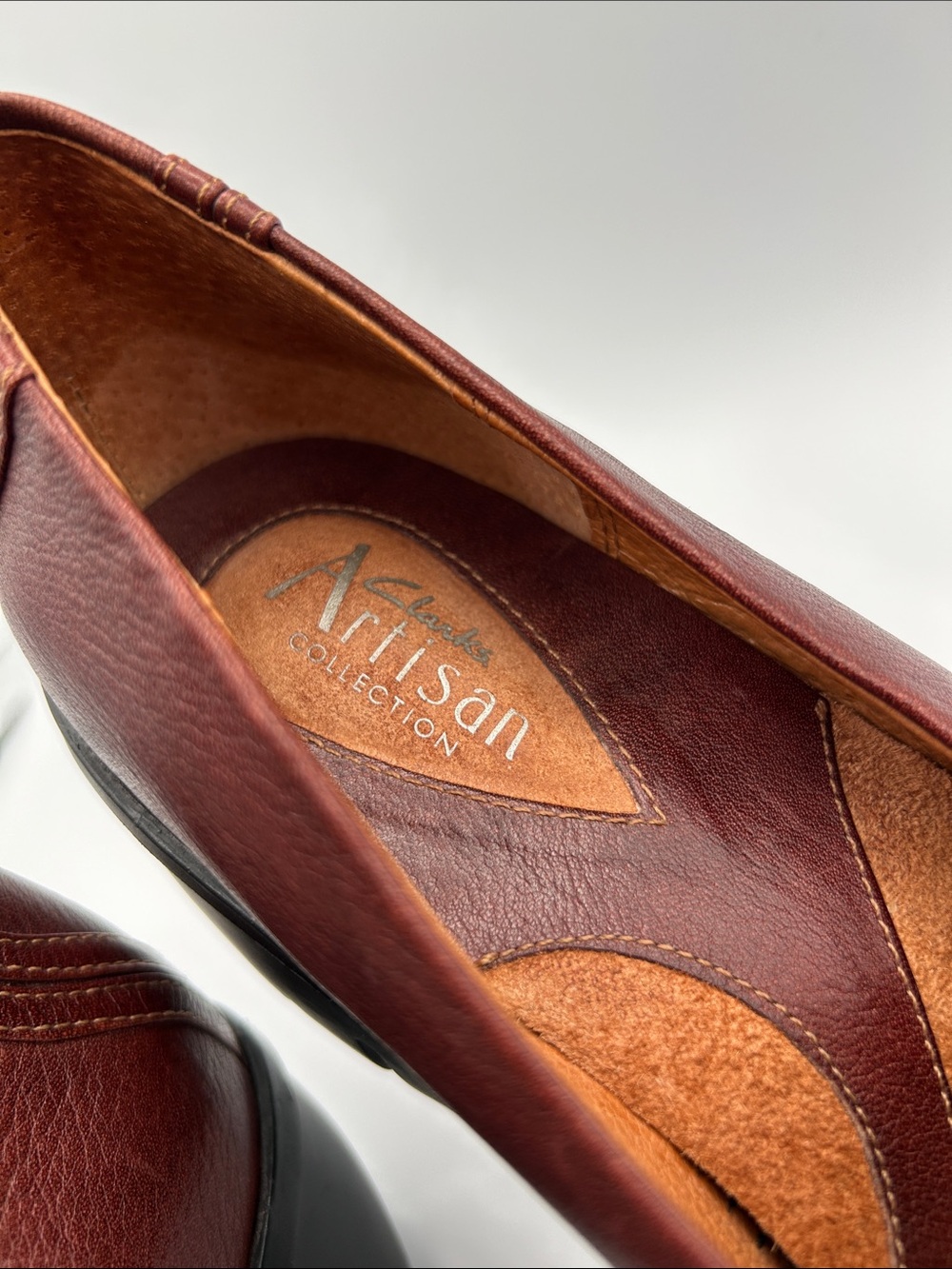 Clarks Artisan Collection Women's Burgundy Leather Slip-On Mules/Clogs - Picture 2 of 12